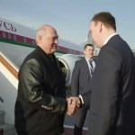 Лукашенко “катта оға”сини ёнига борди