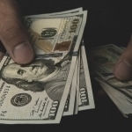 O‘zbekistonda dollar kursi yana tushdi