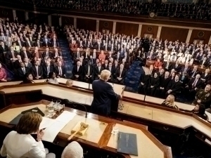 Сиёсат шоуга айланганда: Давлат аҳволи драмаси