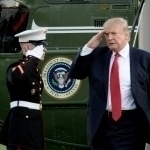 Tramp rekord darajadagi mudofaa byudjetini imzoladi