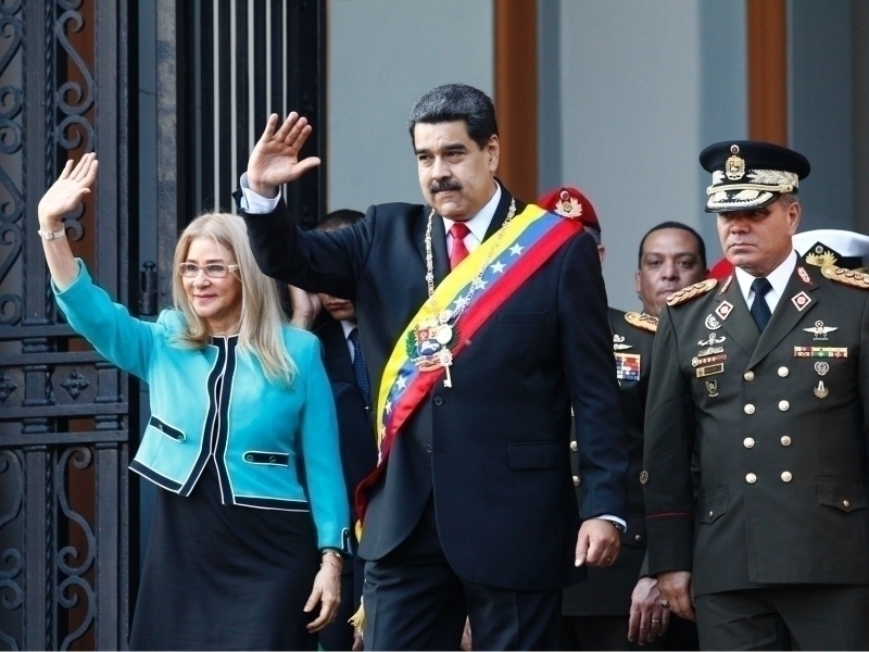 Venesuela Prezidenti rafiqasi bilan qo‘lga olindi va mamlakatdan olib ketildi – Tramp