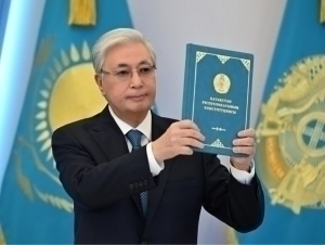 Тўқаев Қозоғистоннинг янги Конституциясини тасдиқлади