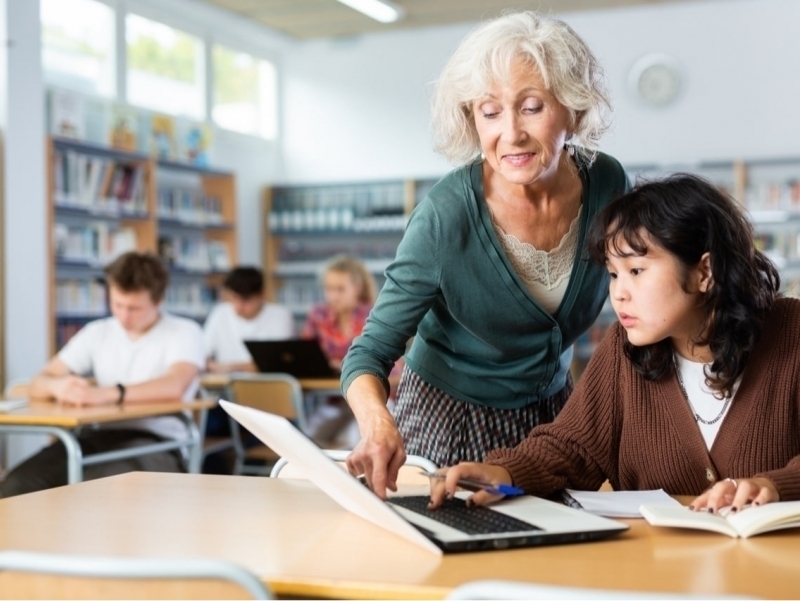 Keksa o‘qituvchilar maktablardagi asosiy muammo ekani aytildi