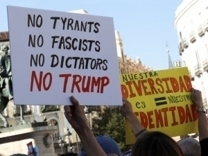 Европаликларнинг ярми Трампни Европанинг душмани деб билади – сўровнома