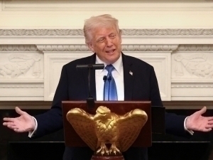 Трамп Россияга санкция жорий этишдан бош тортди
