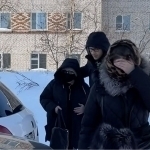 Navalniyning onasi o‘g‘li vafot etgan qamoqxonaga bordi