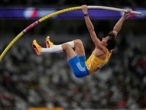 Баландликка сакрашда жаҳон рекорди янгиланди