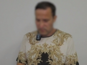 Avtobusda qizlarga shahvoniy shilqimlik qilgan erkak qamaldi (video)