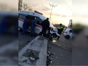 A traffic incident occurred at the intersection of Tinchlik metro station, involving an ambulance