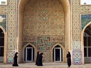 “Innovative idea”. Plastic frames are installed in the ancient monument in Bukhara