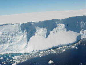Antarktidadan ulkan shaharga teng aysberg ajralib chiqdi