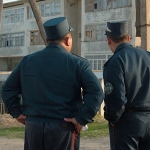 Qoniqarsiz ishlayotgan inspektorlar va tezkor xodimlar maoshining yarmini oladi