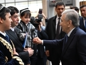 Şavkat Mirziyoyev Anqarada özbekistonliklar bilan suhbatlaşdi