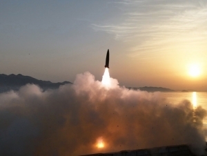 КХДР модификацияланган баллистик ракеталарни учирди