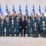 Mirziyoyev presents prizes to Paralympic winners and medalists