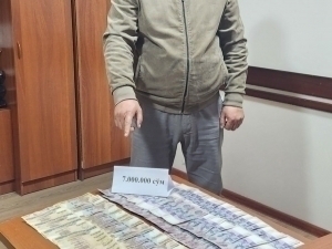In Andijan, the assistant of a governor is apprehended with a bribe