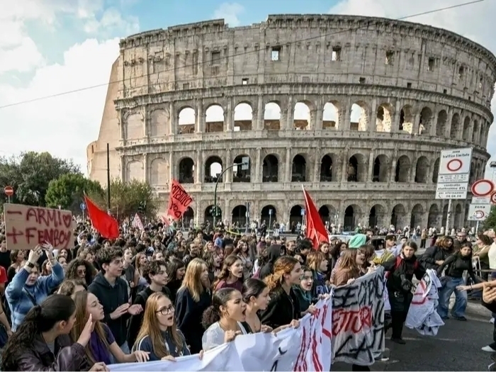 Italiyaning 60 dan ortiq şahrida 1,5 mln odam namoyişga çiqdi