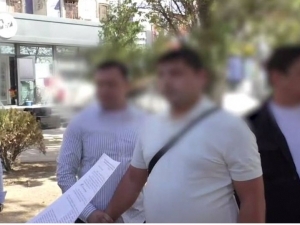 Тошкентда ошхонага “ҳомийлик қилиш” эвазига пул талаб қилган солиқчи ушланди