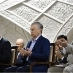 Mirziyoyev Imom Buxoriy maqbarasini ziyorat qildi (video)