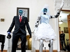 Moskvada ilk bor gumanoid robotlarning to‘yi bo‘ldi (video)