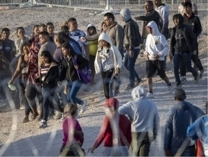 Tramp AQSHdan ketadigan migrant o‘smirlarga 2,5 ming dollardan to‘lamoqchi