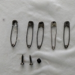 Бухорода 20 ёшли йигитнинг ошқозонидан 5 тўғноғич ва 6 мих олиб ташланди