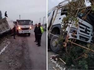 Andijonda haydovchi uxlab qolib, yuk mashinasida YTHga uchradi