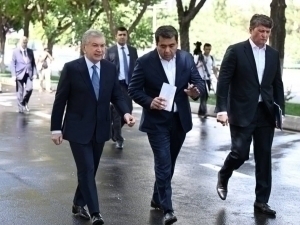 Президент Тошкентдаги 24 соат уйғоқ бўладиган кўчани кўздан кечирди