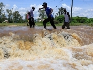 Кениядаги сув тошқинлари 88 кишининг ўлимига сабаб бўлди