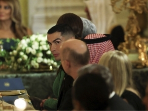 Роналду Оқ уйда. Трамп шоҳона кечки овқат уюштирди (видео)