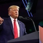 Трамп Байденни ўқ-дорилар қолмаганини айтгани учун танқид қилди