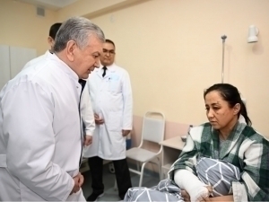 Шавкат Мирзиёев Гулистондаги портлашда жабрланганлар ҳолидан хабар олди (видео)