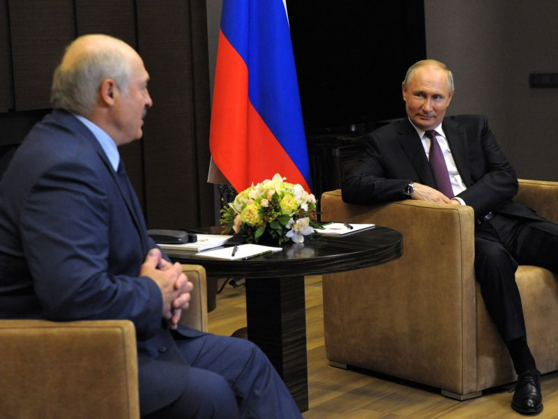 Учинчи кун Сочида қолаётган Лукашенко Путин билан нималарни сирлашди? 