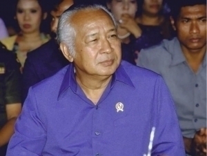 Индонезиянинг собиқ раҳбарига қаҳрамон унвони берилиши аҳоли ғазабини қўзғатди