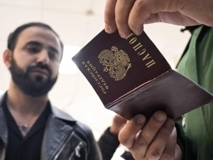 Россияда мигрантларни фуқароликдан маҳрум этиш асослари кўпайтириляпти