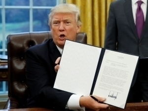 Qashshoq mamlakatlar uchun yordam to‘xtatildi. Tramp yangi qonun imzoladi