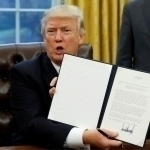 Қашшоқ мамлакатлар учун ёрдам тўхтатилди. Трамп янги қонун имзолади