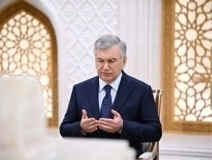 Prezident Imom Buxoriy maqbarasini ziyorat qildi