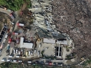 Filippinda chiqindi poligoni odamlarni bosib qoldi (video)