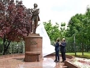 Statue of Botir Zokirov was opened in Tashkent