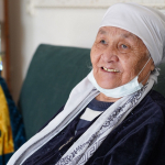 82 yoshli onaxon koronavirusni qanday yengganini aytib berdi