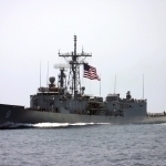 Husiylar Amerika harbiy kemasi tomon raketa uchirdi