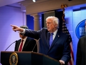 АҚШ суди Трампга 10 фоизлик глобал божни ундиришга рухсат берди