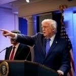 АҚШ суди Трампга 10 фоизлик глобал божни ундиришга рухсат берди