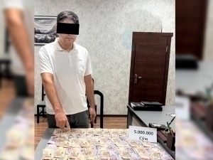 Farg‘onada Xalq qabulxonasi mutaxassisi pora bilan qo‘lga tushdi