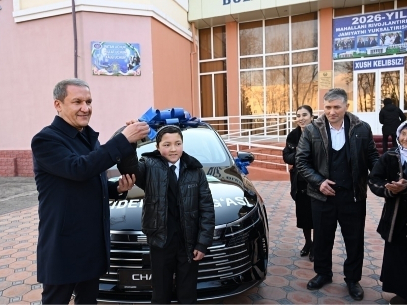 Prezident bilan uchrashuvda qo‘shiq aytgan o‘quvchiga mashina berildi