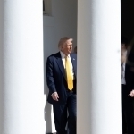 Суд Трампга Таълим вазирлигини қайта тиклашни буюрди