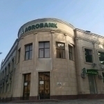 Фуқаролар ва давлатни ўмариш: “Агробанк” бошқарувчиси, 2 ходими ва 6 ҳоким ёрдамчиси қамалди