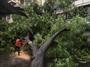 Mumbayda kuchli yomg‘ir oqibatida kamida 6 kishi halok bo‘ldi