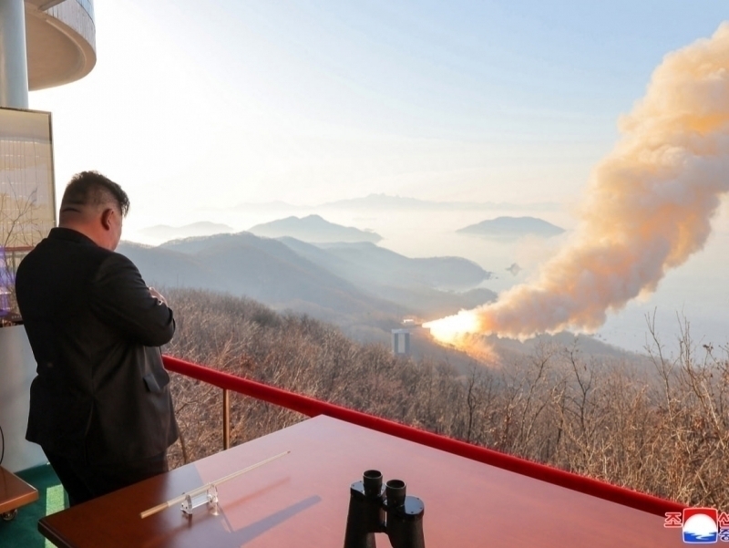 Shimoliy Koreya AQSH hududiga yetib bora oladigan raketa dvigatelini sinovdan o‘tkazdi